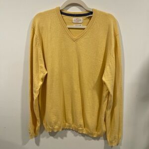 Weatherproof Men's V-Neck Sweater in Yellow